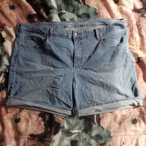 🌻 Riders by Lee Midrise Jean Shorts 🌻